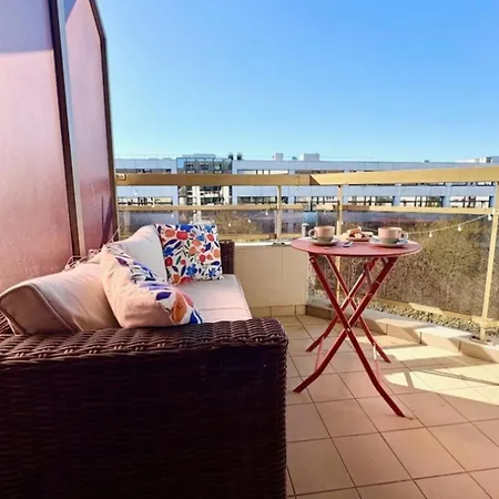 Le Belair Bright With Balcony & Parking *